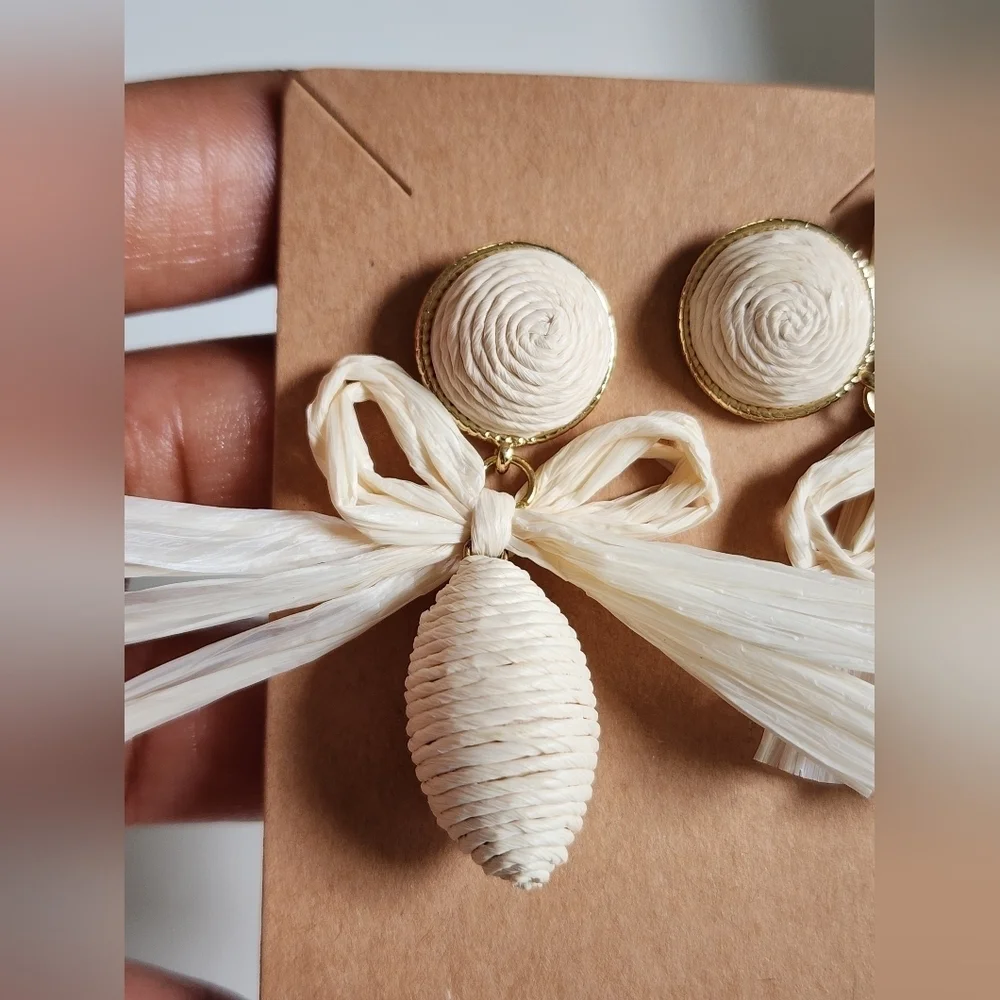 Source Unknown cream woven
